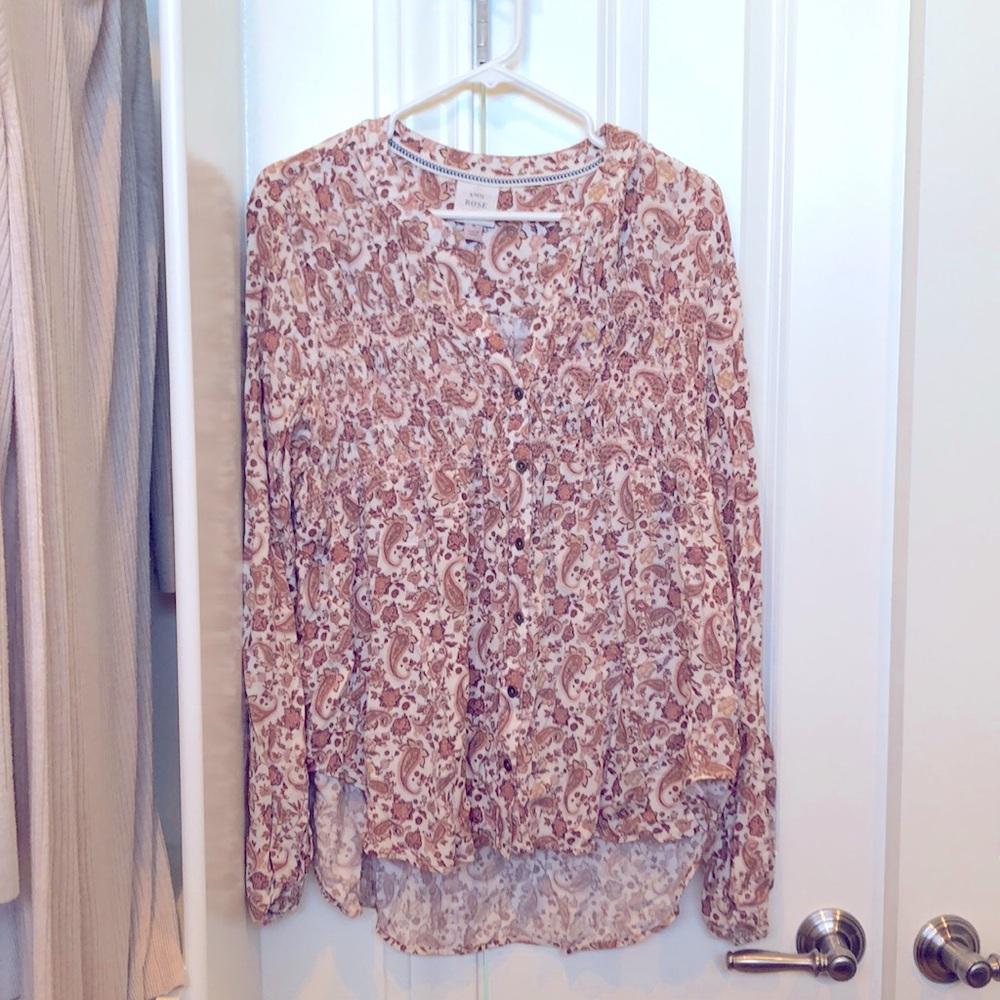 Beautiful brown and cream blouse with functional buttons.